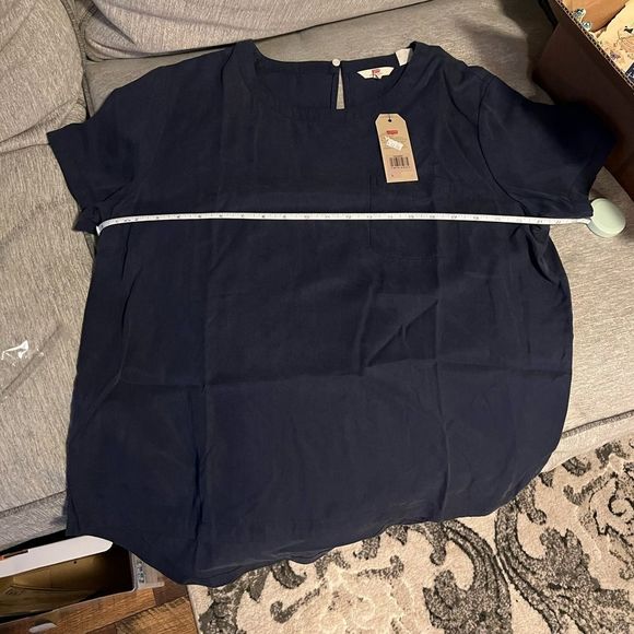 Levi’s Navy top, super soft - Picture 4 of 6
